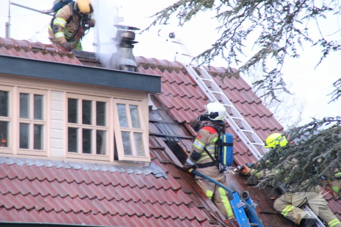 Flinke rookontwikkeling bij dakbrand