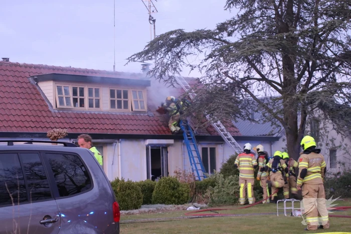Flinke rookontwikkeling bij dakbrand