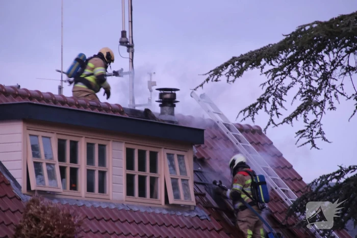 Flinke rookontwikkeling bij dakbrand