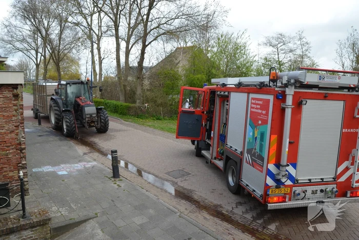 Tractor vliegt in brand
