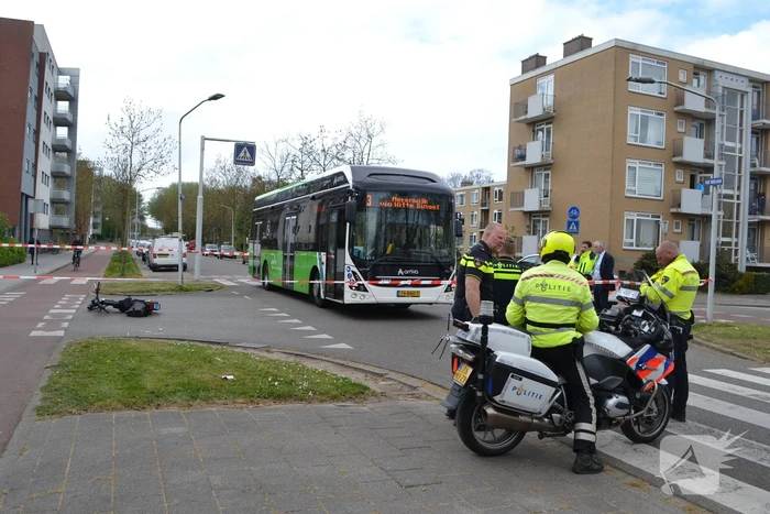Zwaar letsel na ongeval tussen bus en brommer