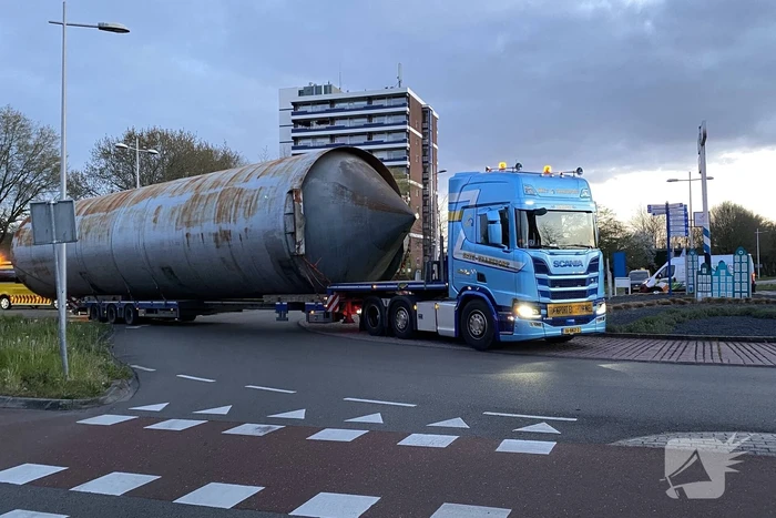Zwaar transport trekt veel bekijks