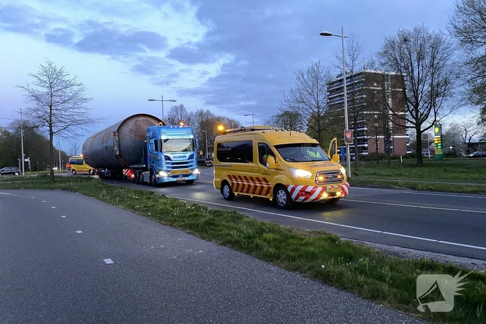 Zwaar transport trekt veel bekijks