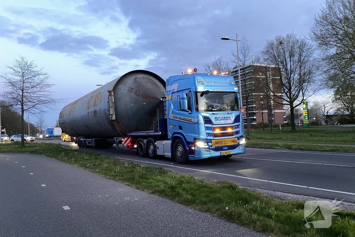 Zwaar transport trekt veel bekijks