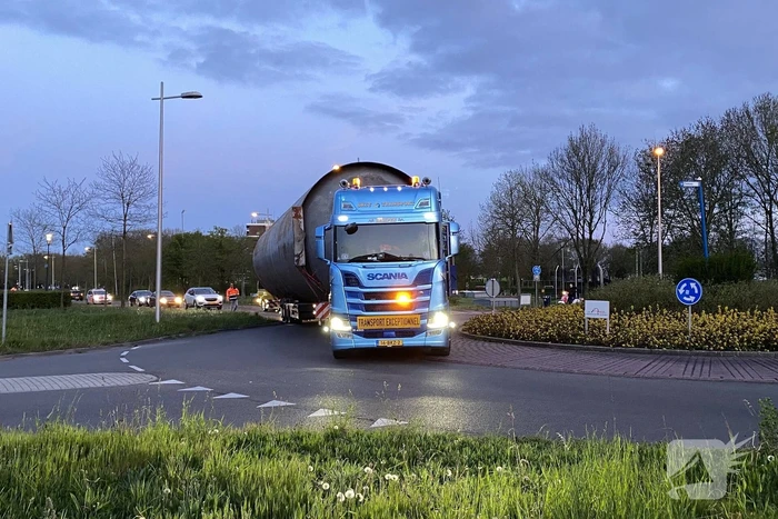 Zwaar transport trekt veel bekijks