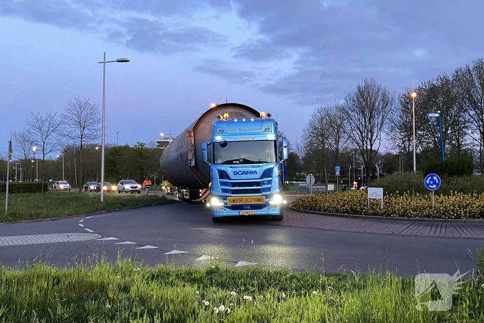 Zwaar transport trekt veel bekijks