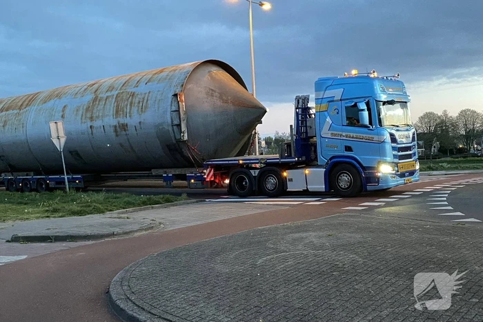Zwaar transport trekt veel bekijks