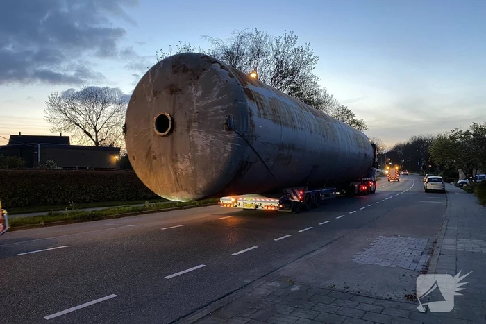 Zwaar transport trekt veel bekijks