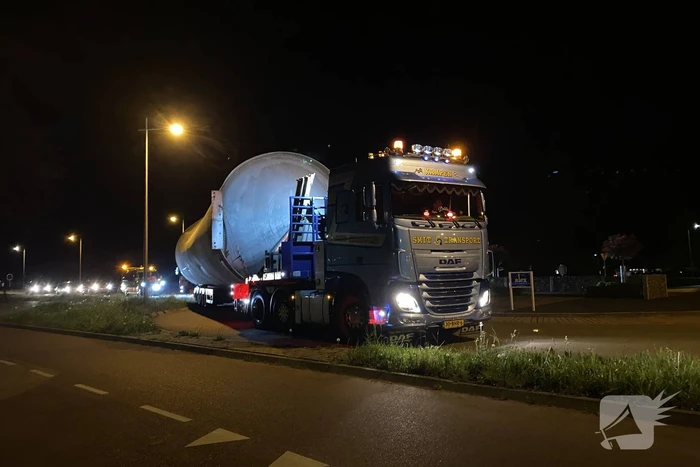 Zwaar transport trekt veel bekijks