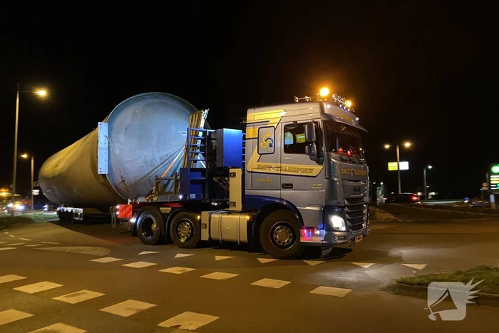 Zwaar transport trekt veel bekijks