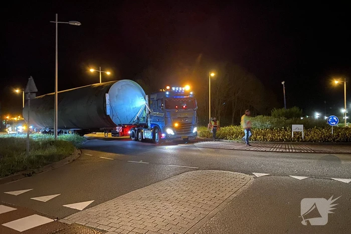 Zwaar transport trekt veel bekijks