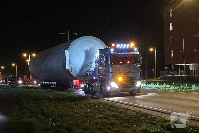 Zwaar transport trekt veel bekijks
