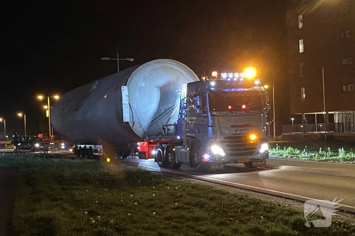 Zwaar transport trekt veel bekijks
