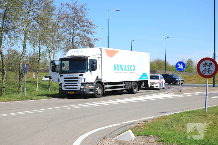 Honderden meters olie door kapotte vrachtwagen