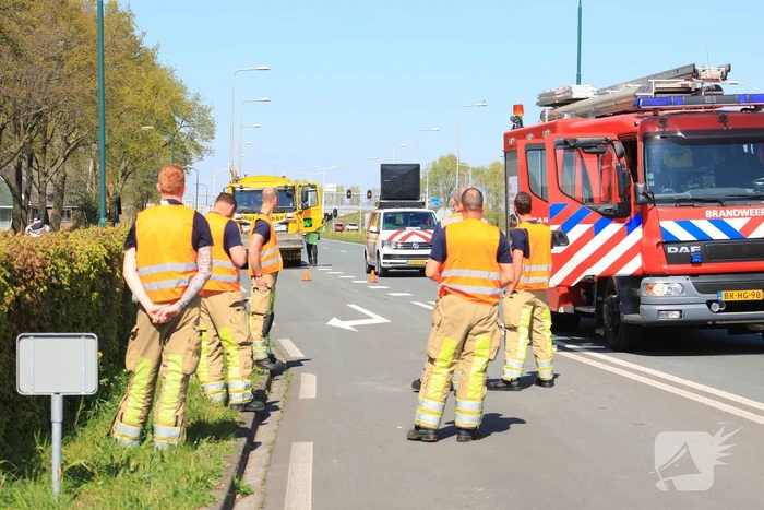 Honderden meters olie door kapotte vrachtwagen