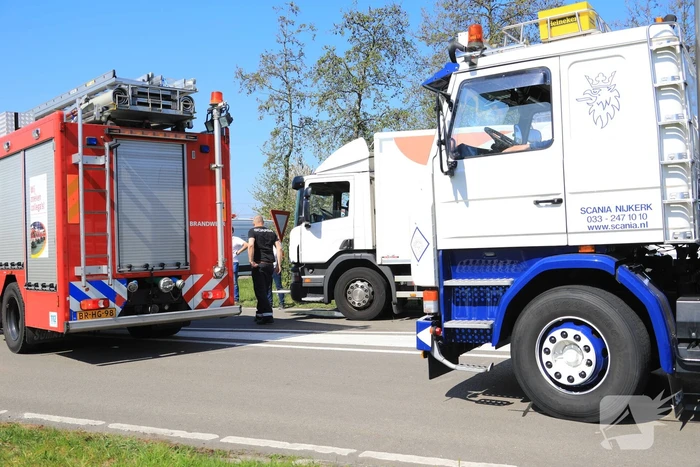 Honderden meters olie door kapotte vrachtwagen