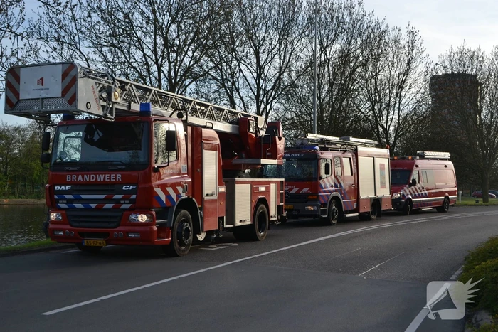 Buurtbewoner belt 112 om een persoon te water