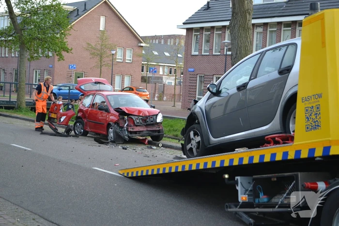Automobilist klapt op geparkeerde auto