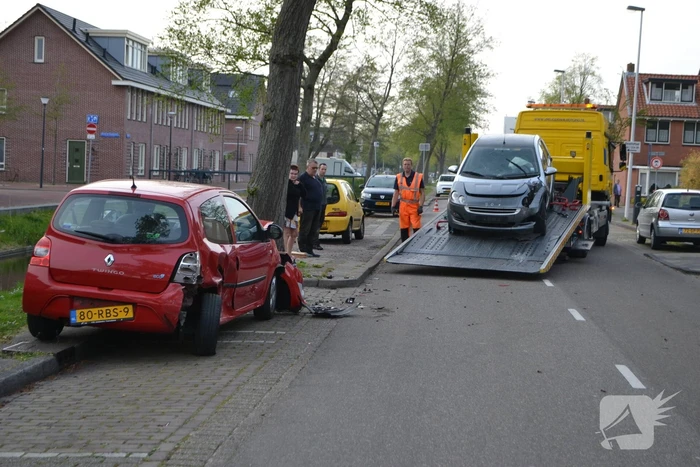 Automobilist klapt op geparkeerde auto