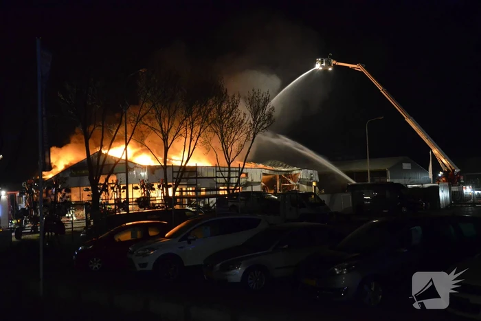 Grote brand verwoest bedrijfspand