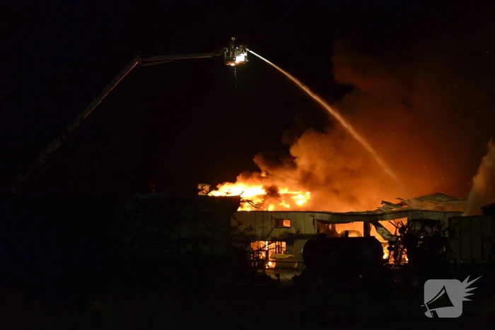 Grote brand verwoest bedrijfspand