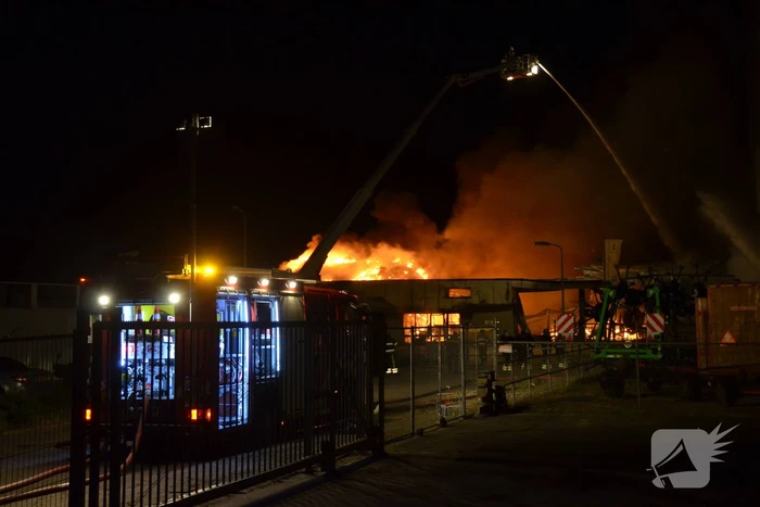 Grote brand verwoest bedrijfspand