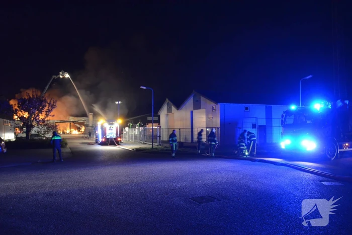 Grote brand verwoest bedrijfspand
