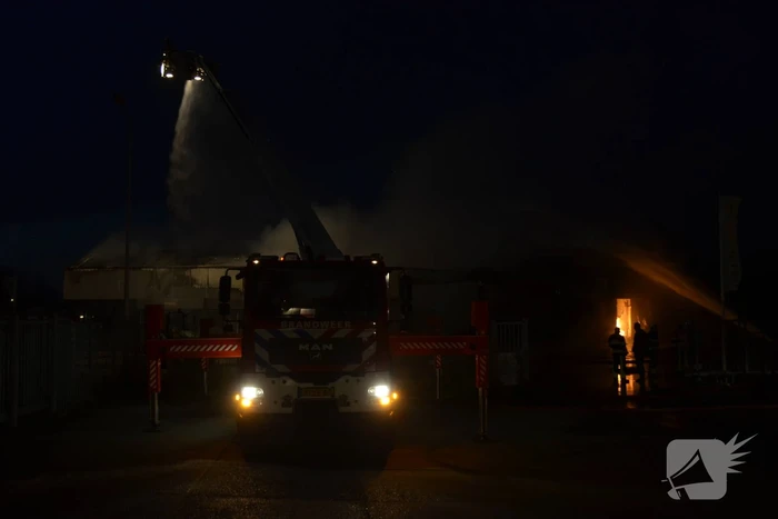 Grote brand verwoest bedrijfspand