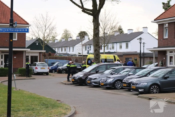 Persoon zwaargewond na val van hoogte