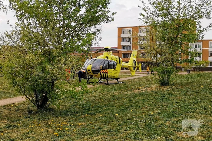 Persoon zwaargewond na val van hoogte