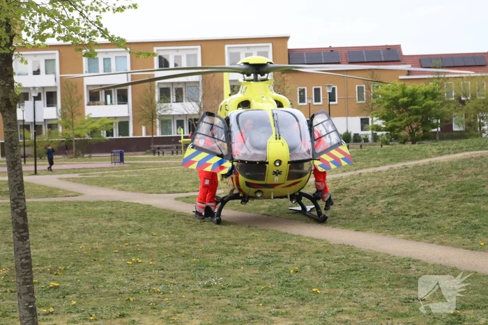 Persoon zwaargewond na val van hoogte