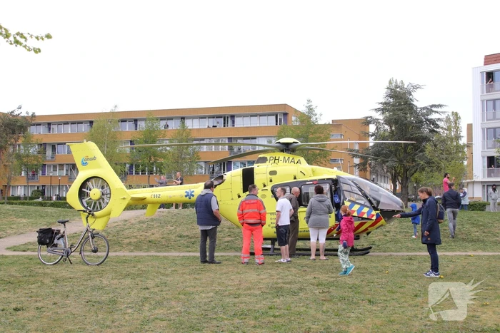 Persoon zwaargewond na val van hoogte