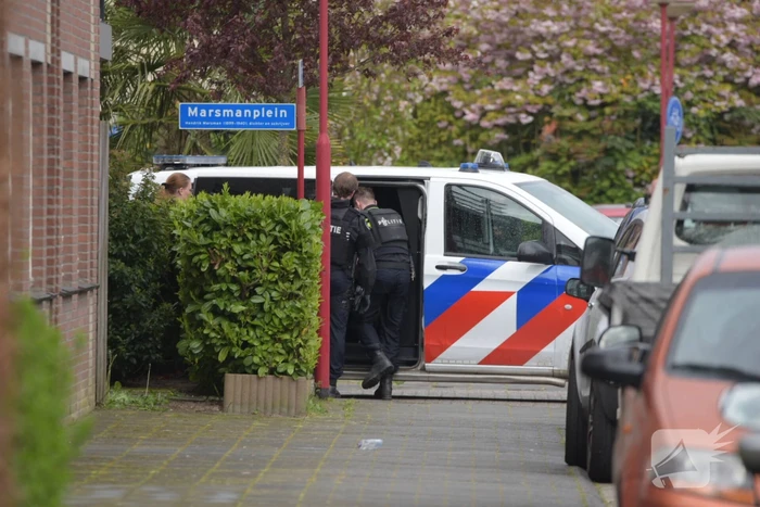 Team Paraatheid valt woning binnen