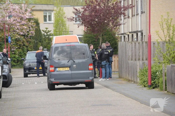 Team Paraatheid valt woning binnen
