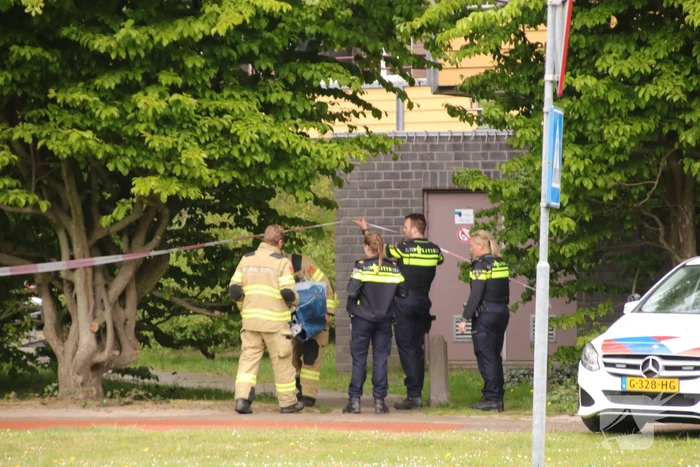 Dode aangetroffen onderaan flatgebouw