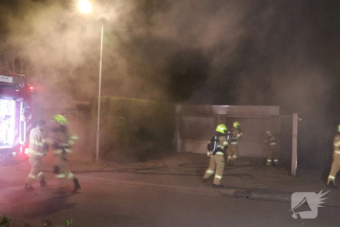 Veel rook bij brand in garageboxen