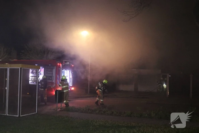 Veel rook bij brand in garageboxen
