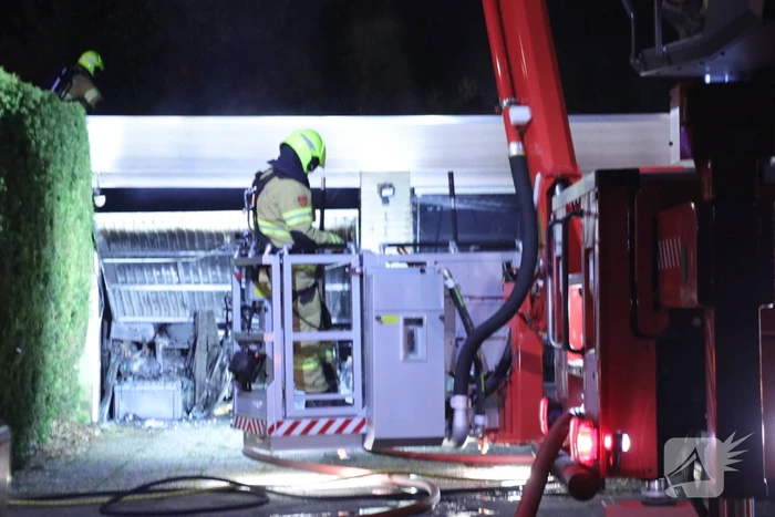 Veel rook bij brand in garageboxen