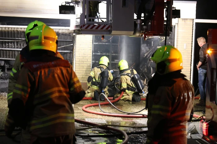 Veel rook bij brand in garageboxen