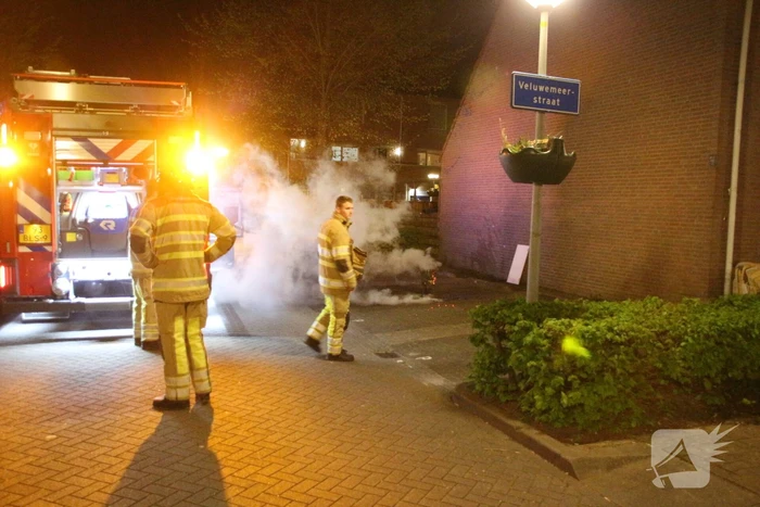 Vuurkorf op parkeerplaats geblust