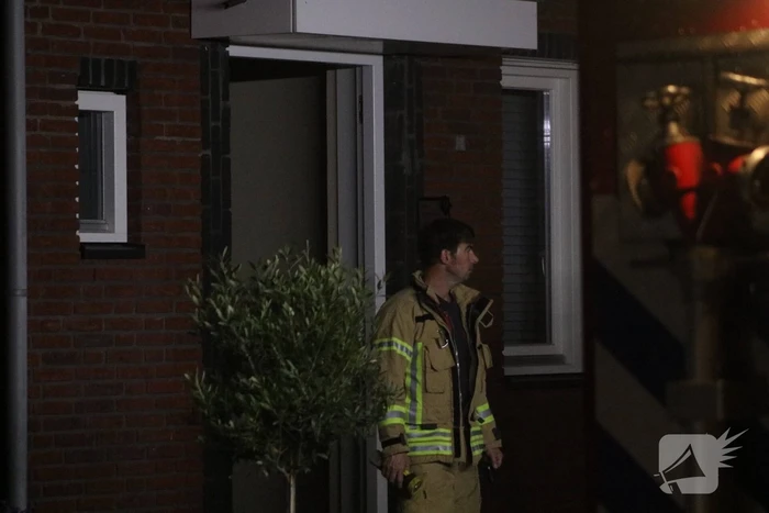 Brandweer opzoek na melding van een woningbrand