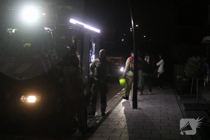Brandweer opzoek na melding van een woningbrand