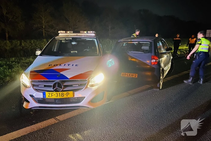 19-jarige bestuurder rijdt opzettelijk tegen politiewagen