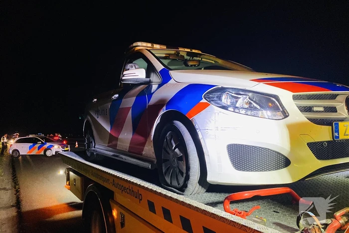 19-jarige bestuurder rijdt opzettelijk tegen politiewagen