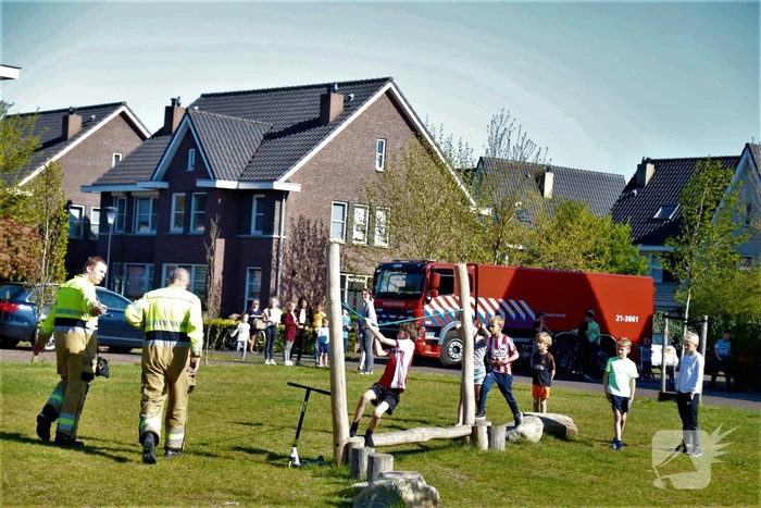 Brandende peuk veroorzaakt schuurbrand