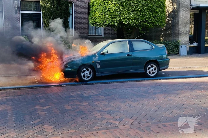 Auto verwoest door brand