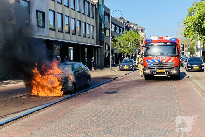 Auto verwoest door brand