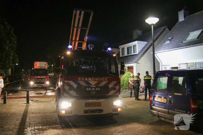 Uitslaande brand in schuur achter woning