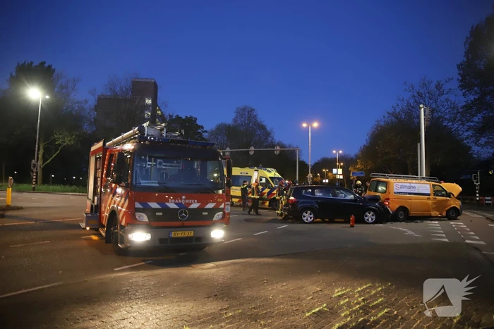 Veel schade bij aanrijding op kruising