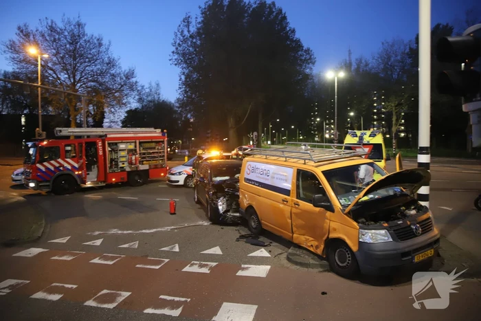 Veel schade bij aanrijding op kruising